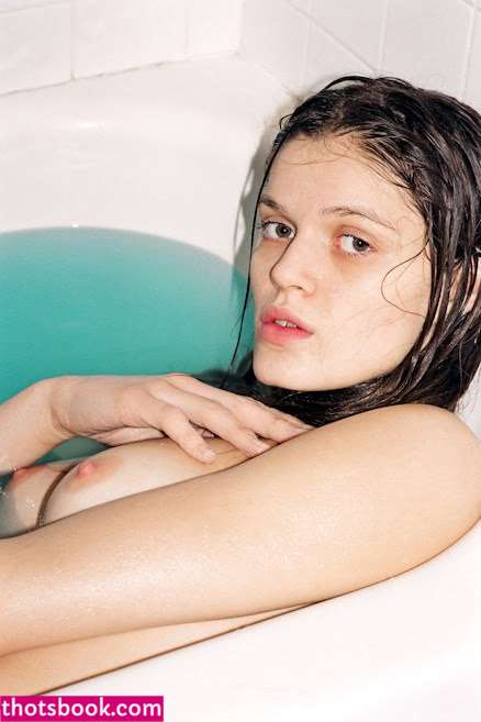 Rebekah Underhill Photo #26