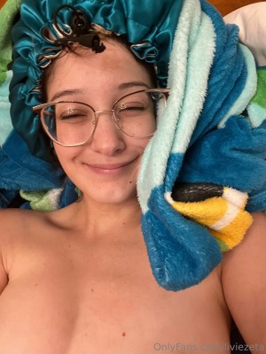 Livie Zeta Photo #16