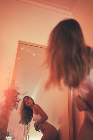 Nicole Marcheggiano Photo #3