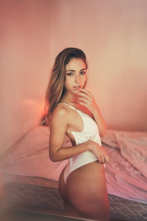 Nicole Marcheggiano Photo #12