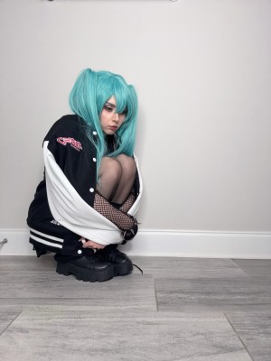 Duckie Cos Photo #3