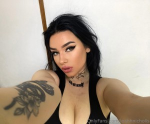 leahhnicholls Photo #9