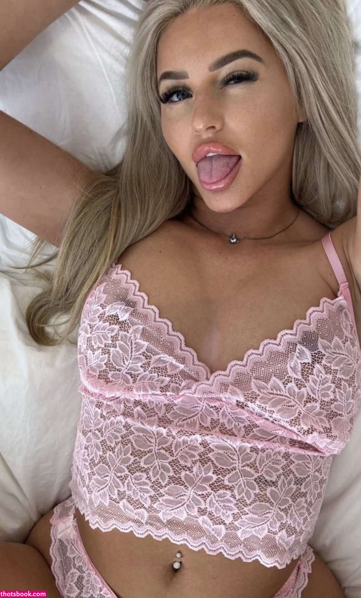 Sophie Aspin Photo #24