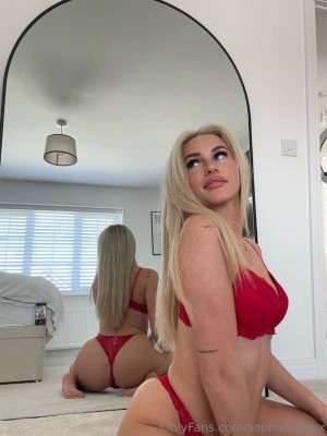 Sophie Aspin Photo #57