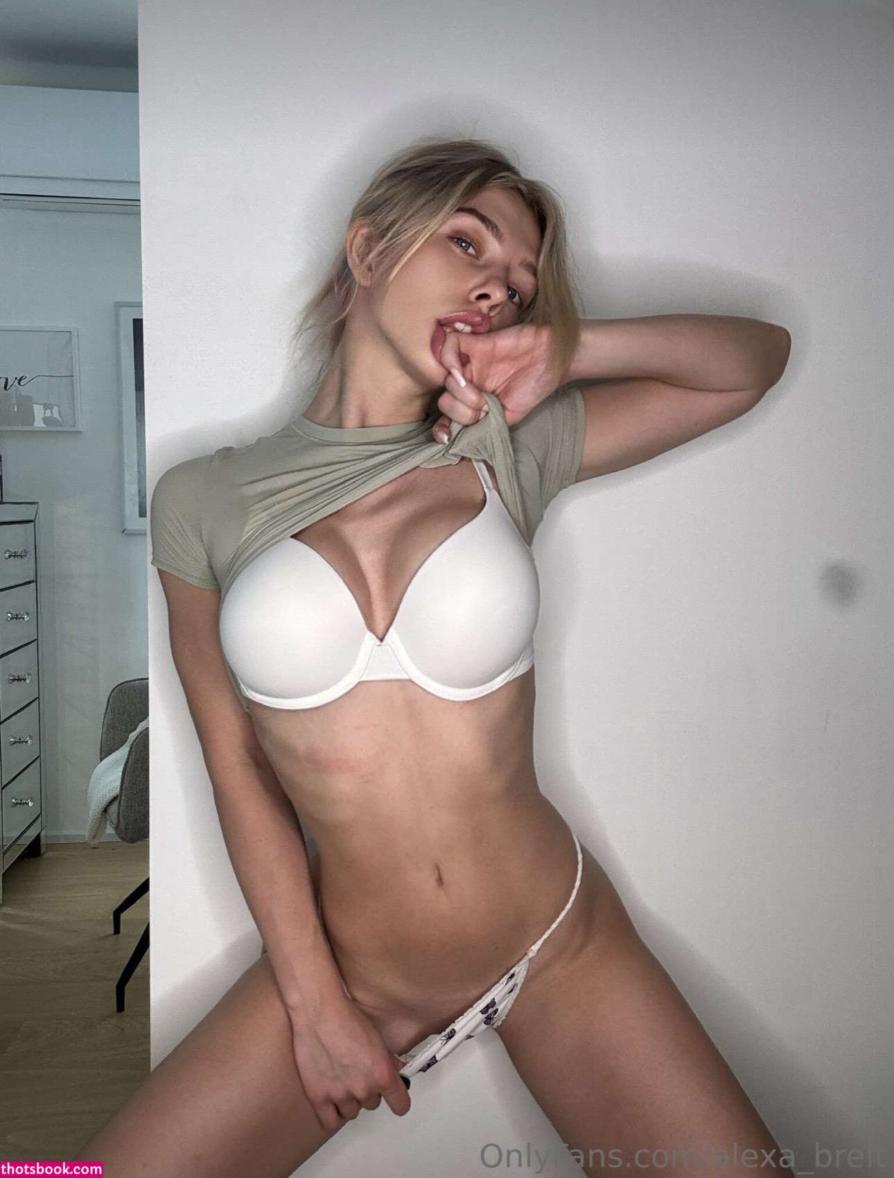 Alexa Breit Photo #90