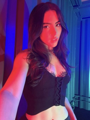 Andrea Botez Photo #15