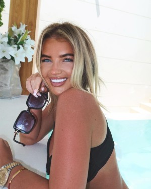 Mia Woodhall Photo #12