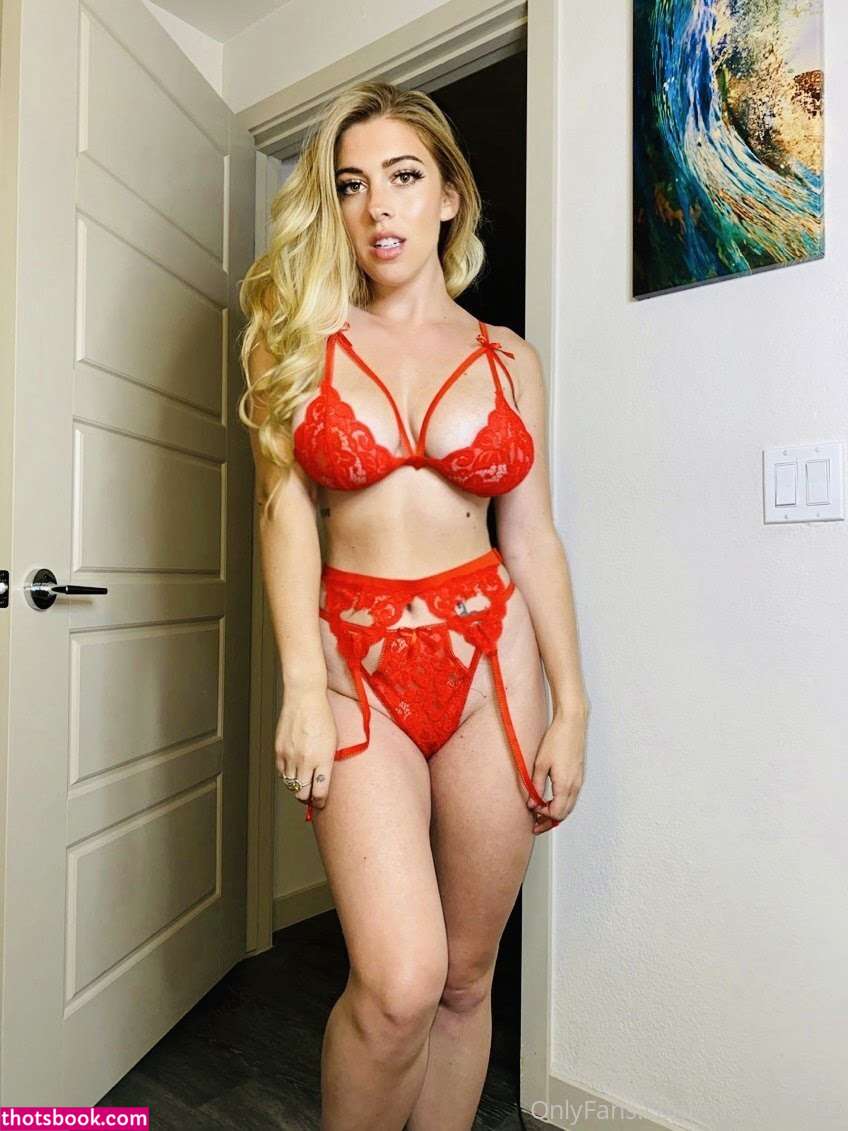 Taylor Mathis Photo #7