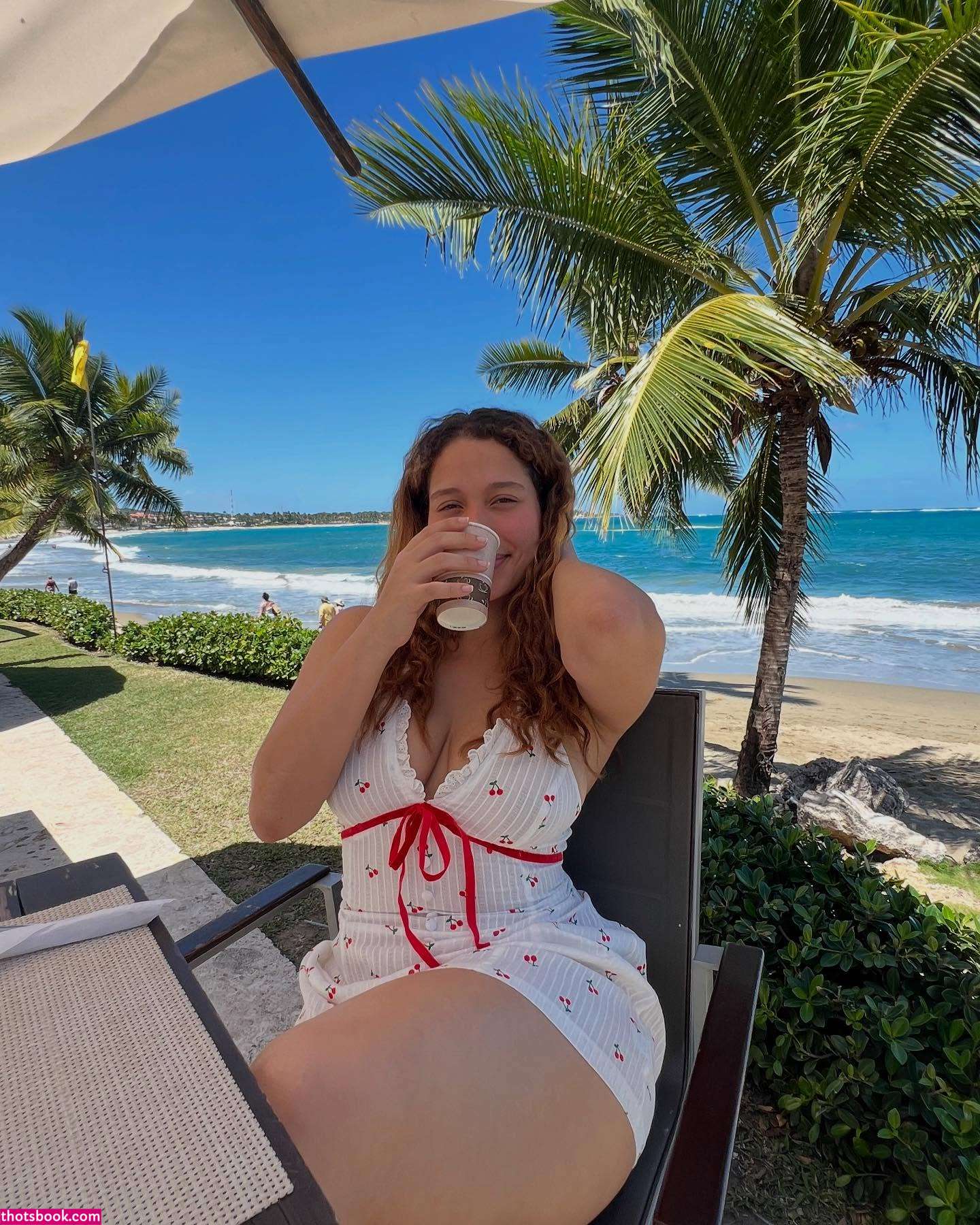 vivianabueno13 Photo #32