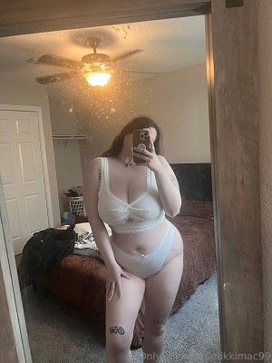 mikkimac99 Photo #15