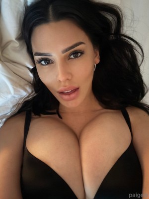 Paige Woolen Photo #325