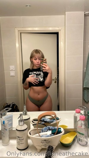 linneathecake Photo #28