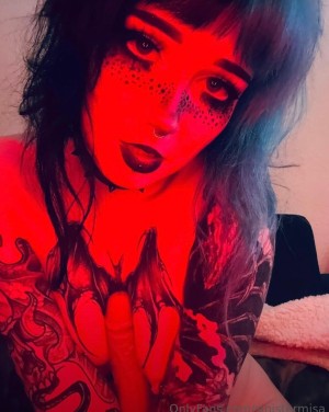 Sinistermisa Photo #9