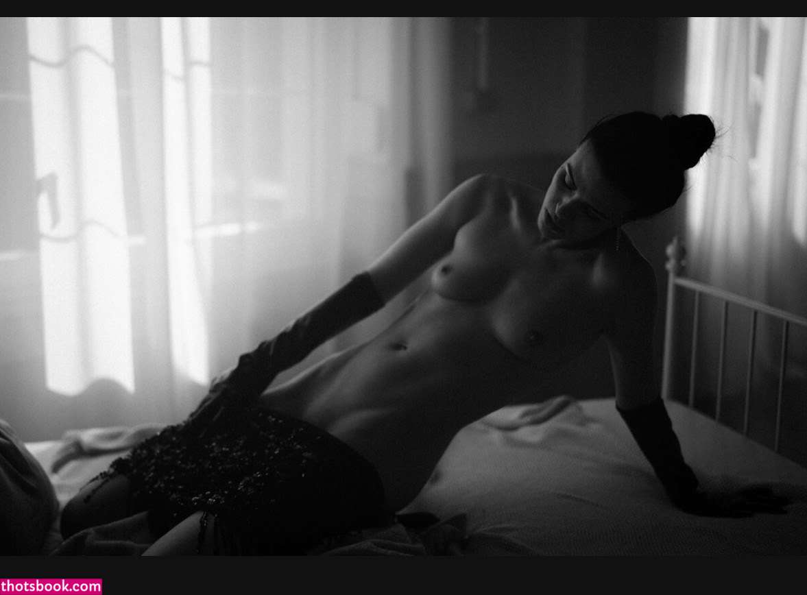 Vanessa Bartsch Photo #2