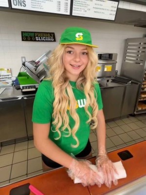 Abigail Lutz Photo #11