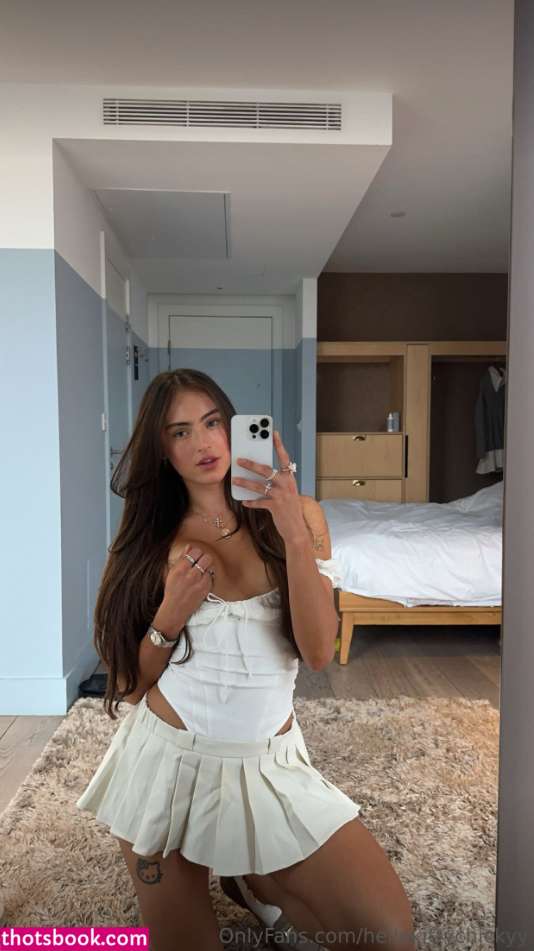 Hellokittychickyy Photo #17