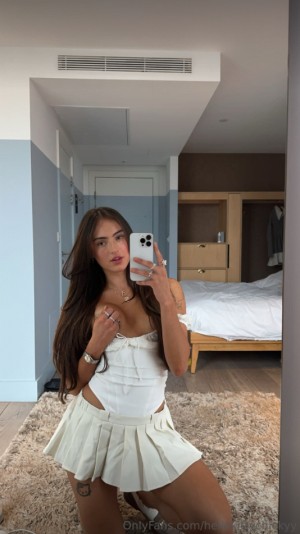 Hellokittychickyy Photo #17