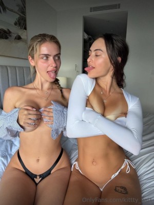 Hellokittychickyy Photo #27