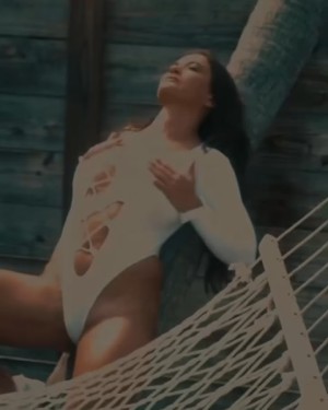 Karolina Kowalkiewicz Photo #1