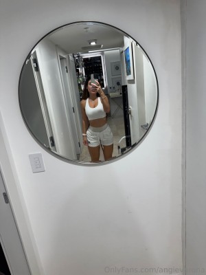 Angie Varona Photo #320