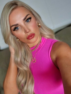 Exclusive Courtney Photo #4