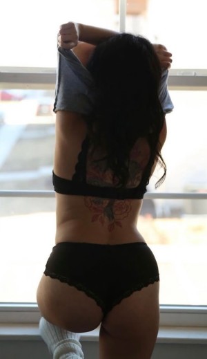 Mona Lenaa Photo #17