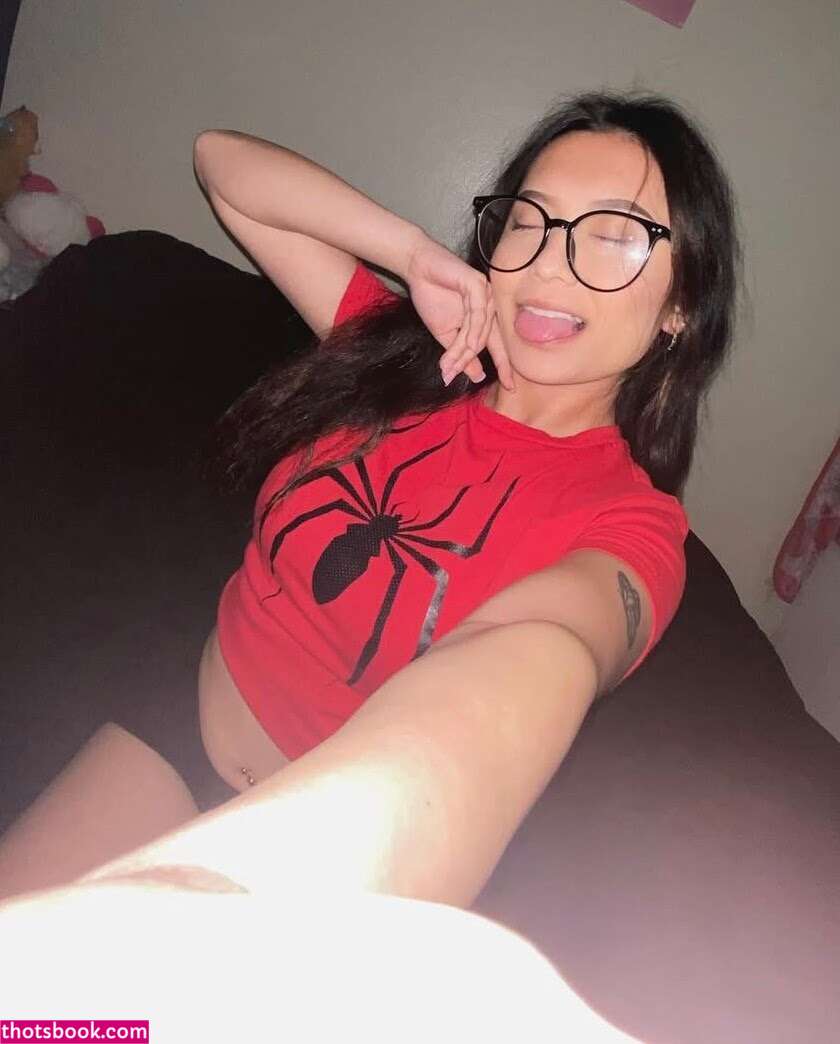 Mona Lenaa Photo #28