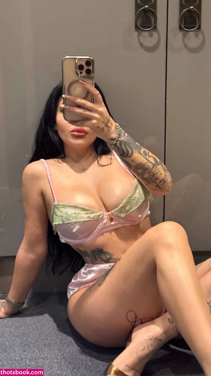 Eda Gokcen Kaya Photo #8