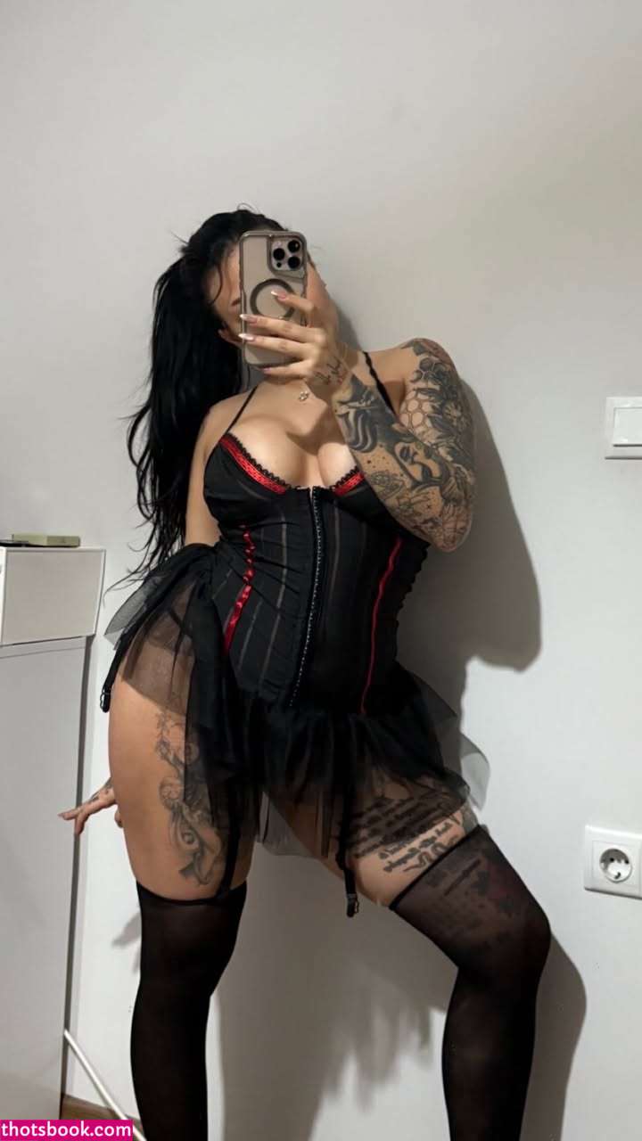 Eda Gokcen Kaya Photo #16