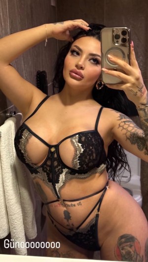 Eda Gokcen Kaya Photo #11