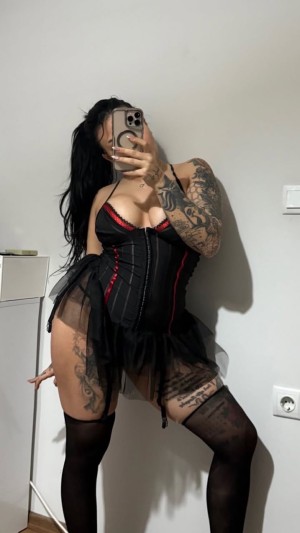 Eda Gokcen Kaya Photo #16