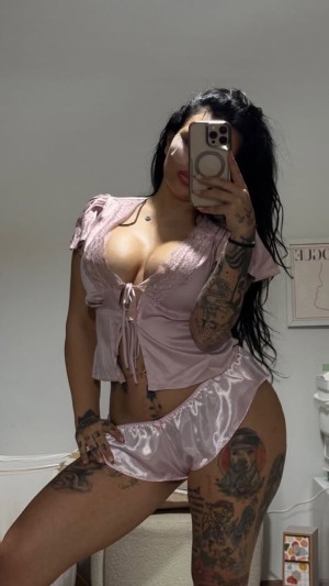 Eda Gokcen Kaya Photo #18