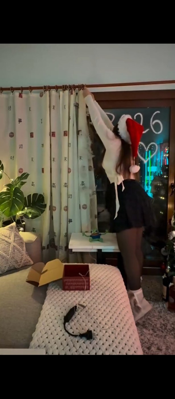 Özge Azunyan Photo #2