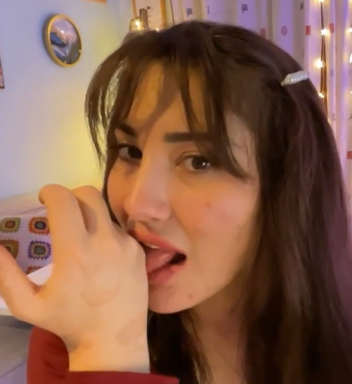 Özge Azunyan Photo #8