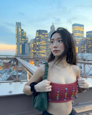 Joy Lee Photo #13
