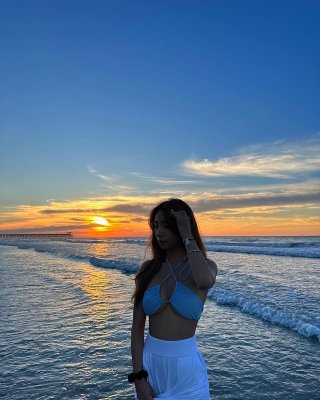 Joy Lee Photo #14