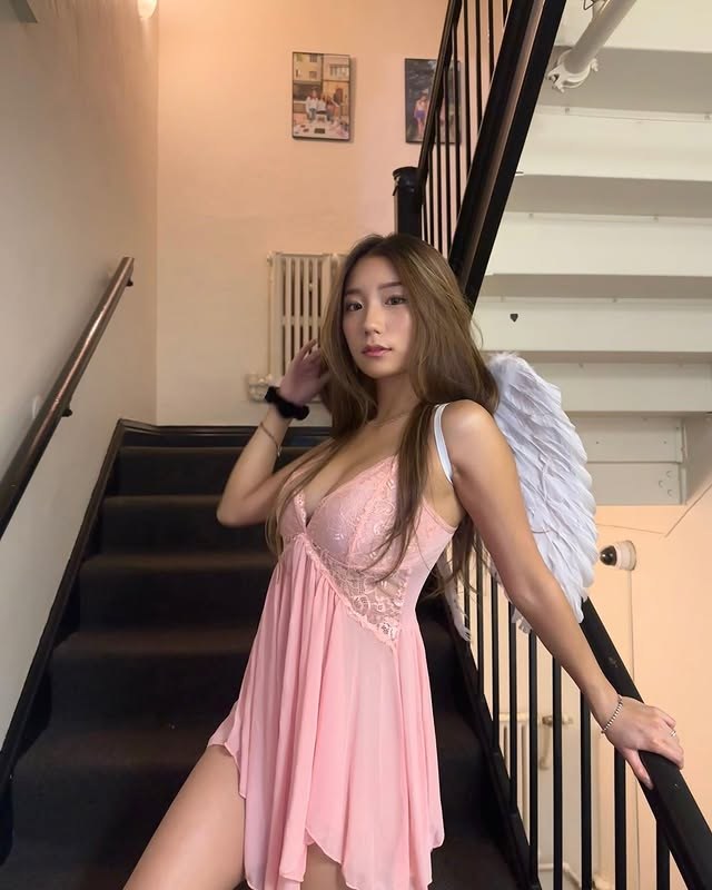 Joy Lee Photo #18