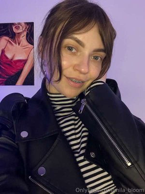 mila_bloom Photo #24