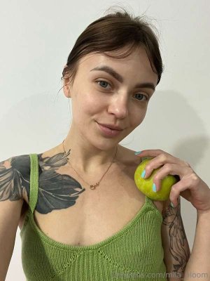mila_bloom Photo #33