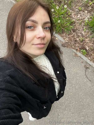 mila_bloom Photo #32
