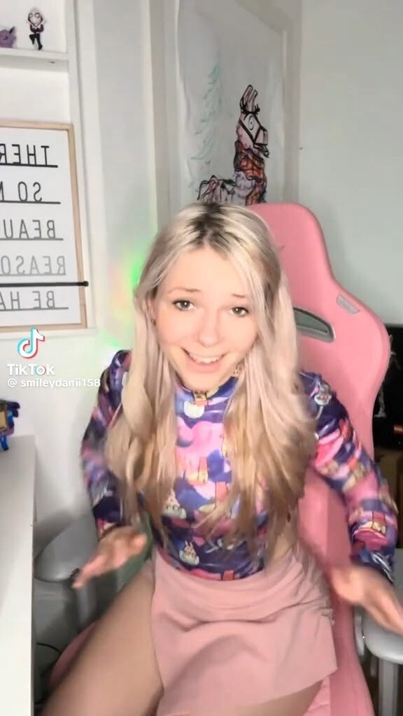 SmileyDani158 Photo #41