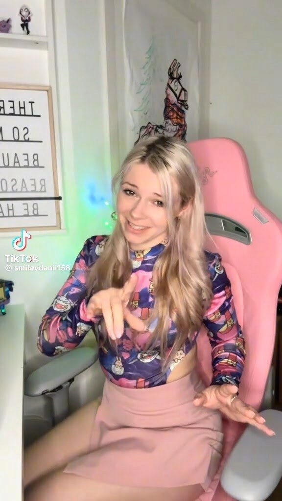 SmileyDani158 Photo #42