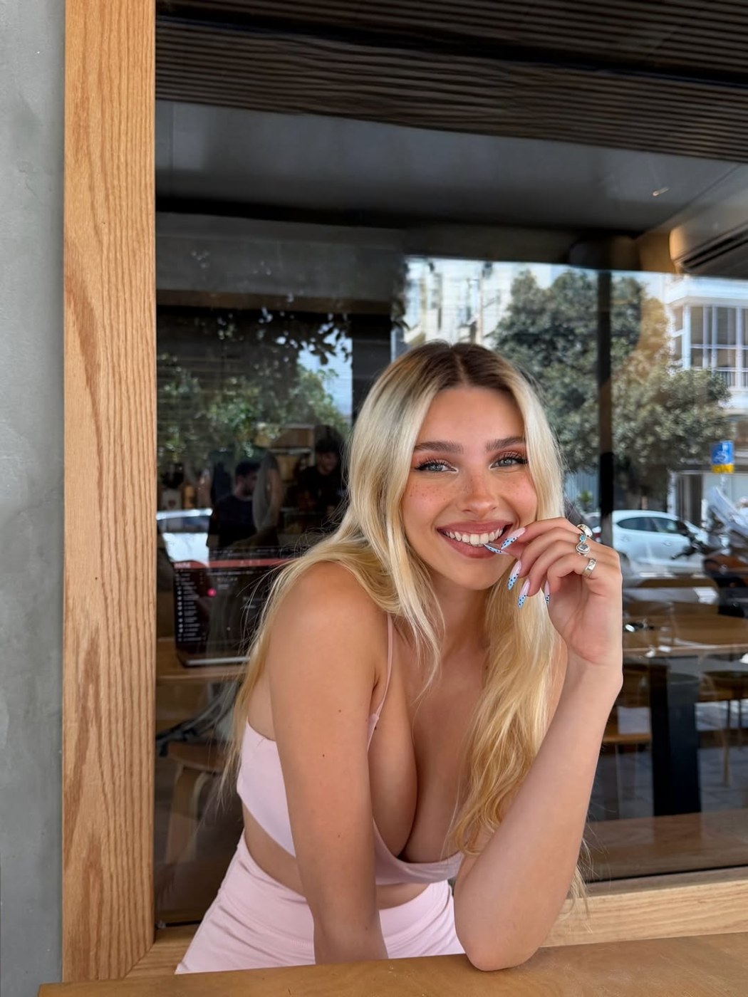 Ella Netzer Photo #87