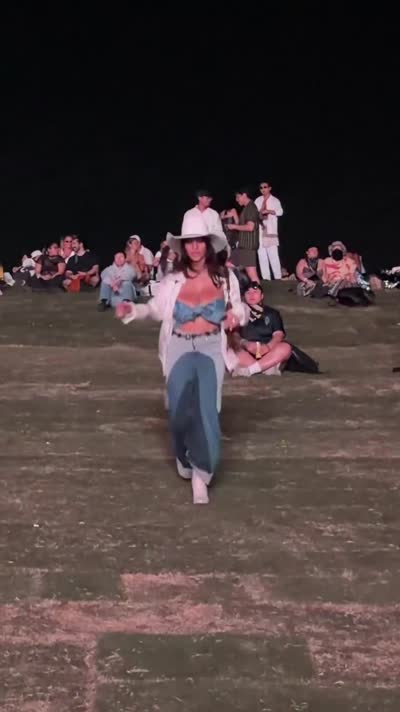 Ika Dauria Video #77