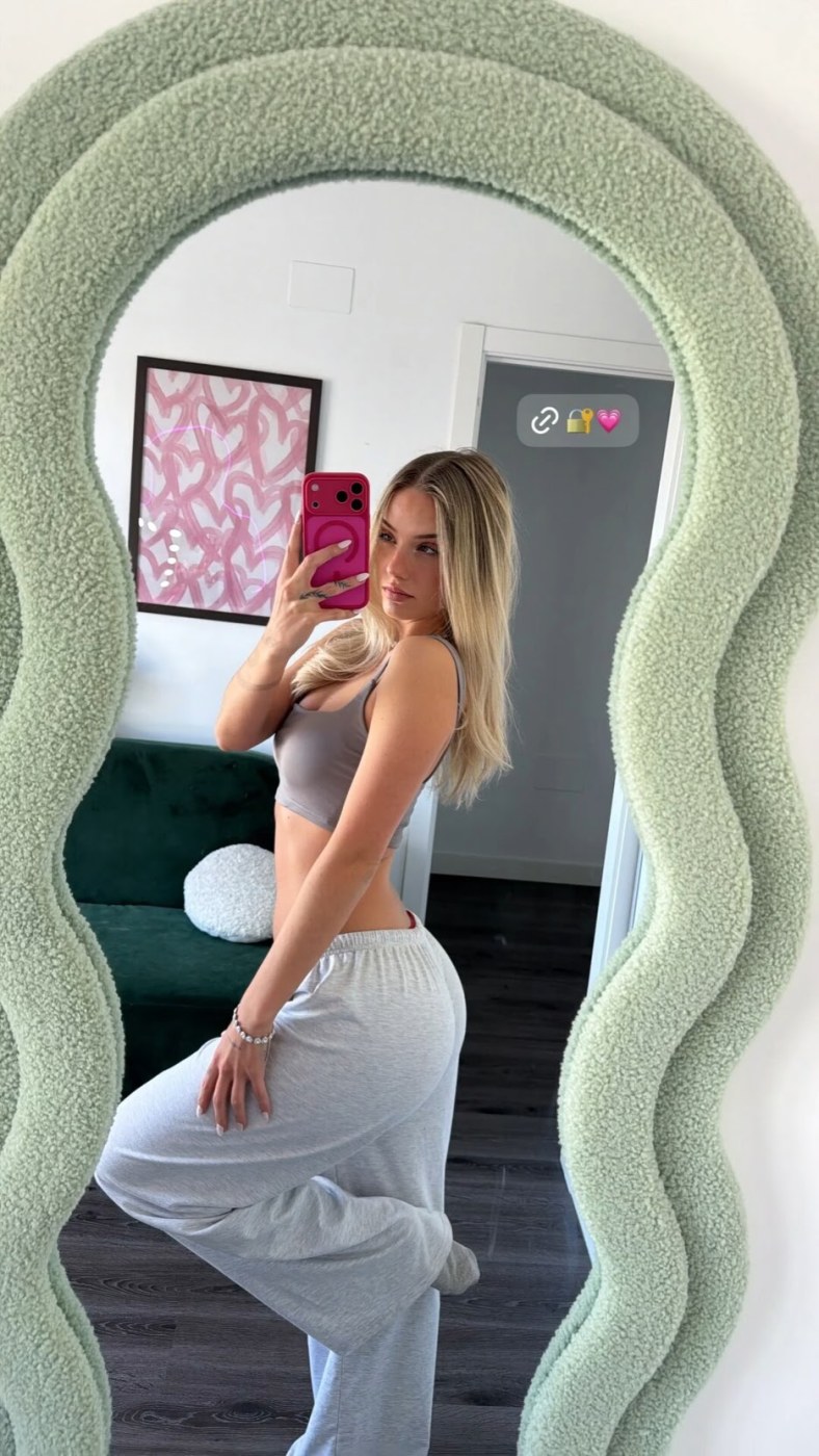 Lia Sikora Photo #122