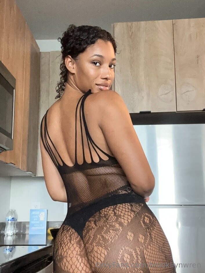Brookliyn Wren Photo #137