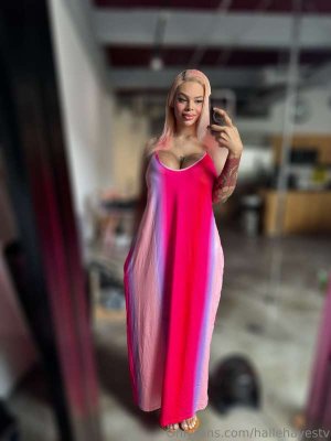 hallehayestv Photo #14