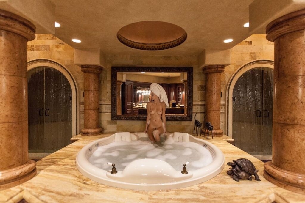 Amberleigh West Photo #85