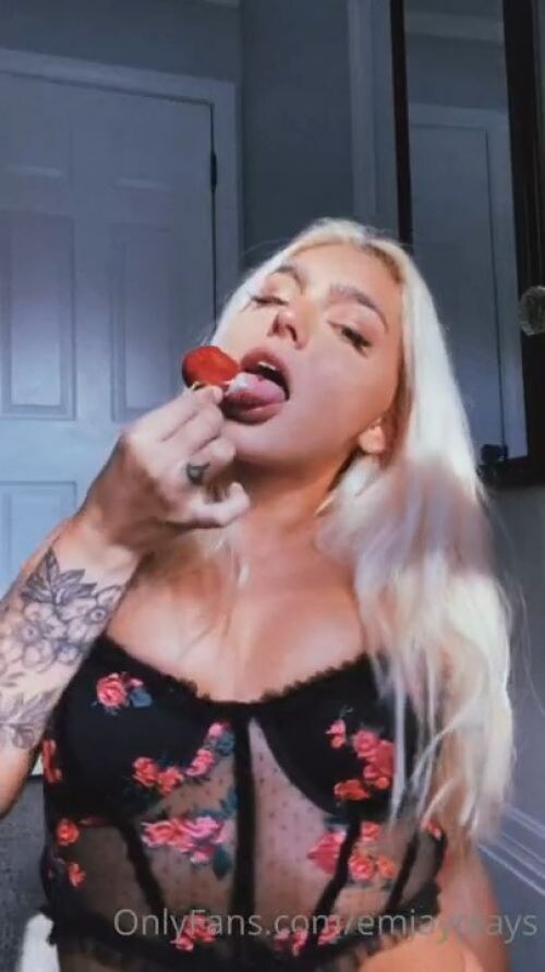 Emily Rinaudo Post #13