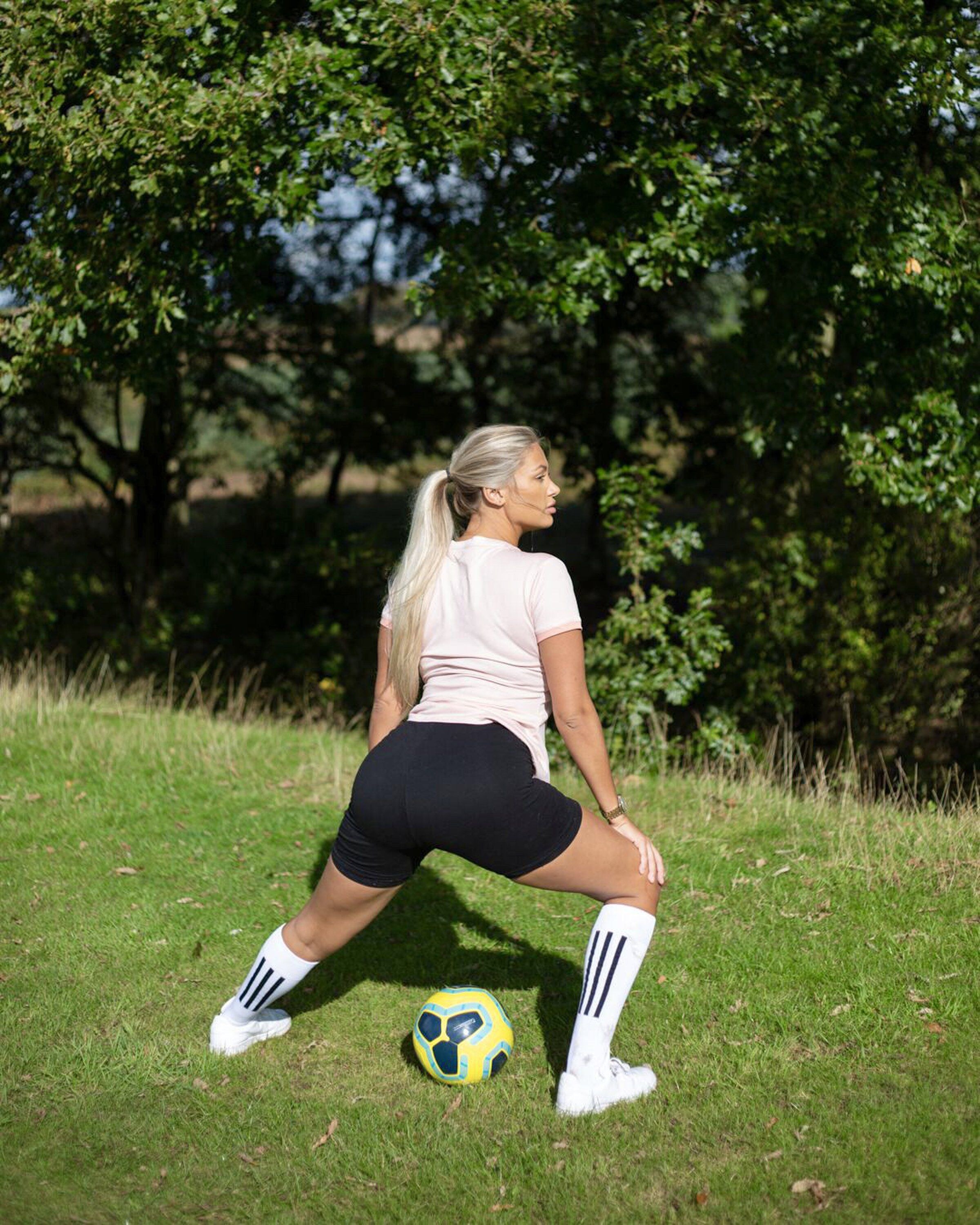 Lucy Nicholson Photo #162